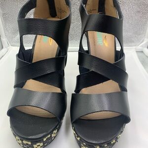 Plume by farrylrobin 7.5 Black and cream Strappy Sandals